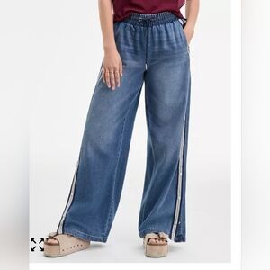 NWT-Madden GirlJuniors' Pull-On Side-Snap Wide-Leg Jeans